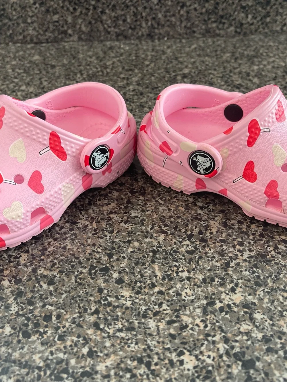 Crocs Kids Pink Heart-Print Clog Shoes size 6